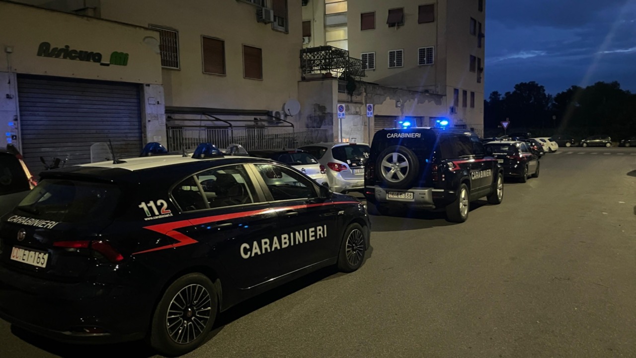 Aggredisce la moglie, poi muore a Torino dal decimo piano