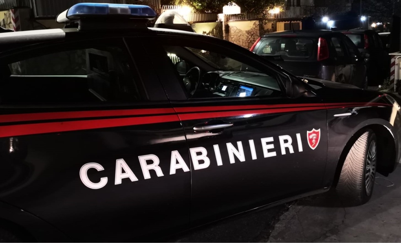 Striscione sulla scuola rimosso a Pinerolo, proteste