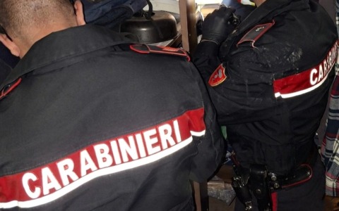 Lavoro irregolare e telecamere abusive: due titolari denunciati