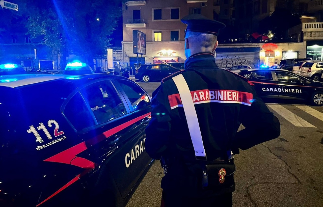 Pugno a un carabiniere, arrestato dopo i danni all’auto