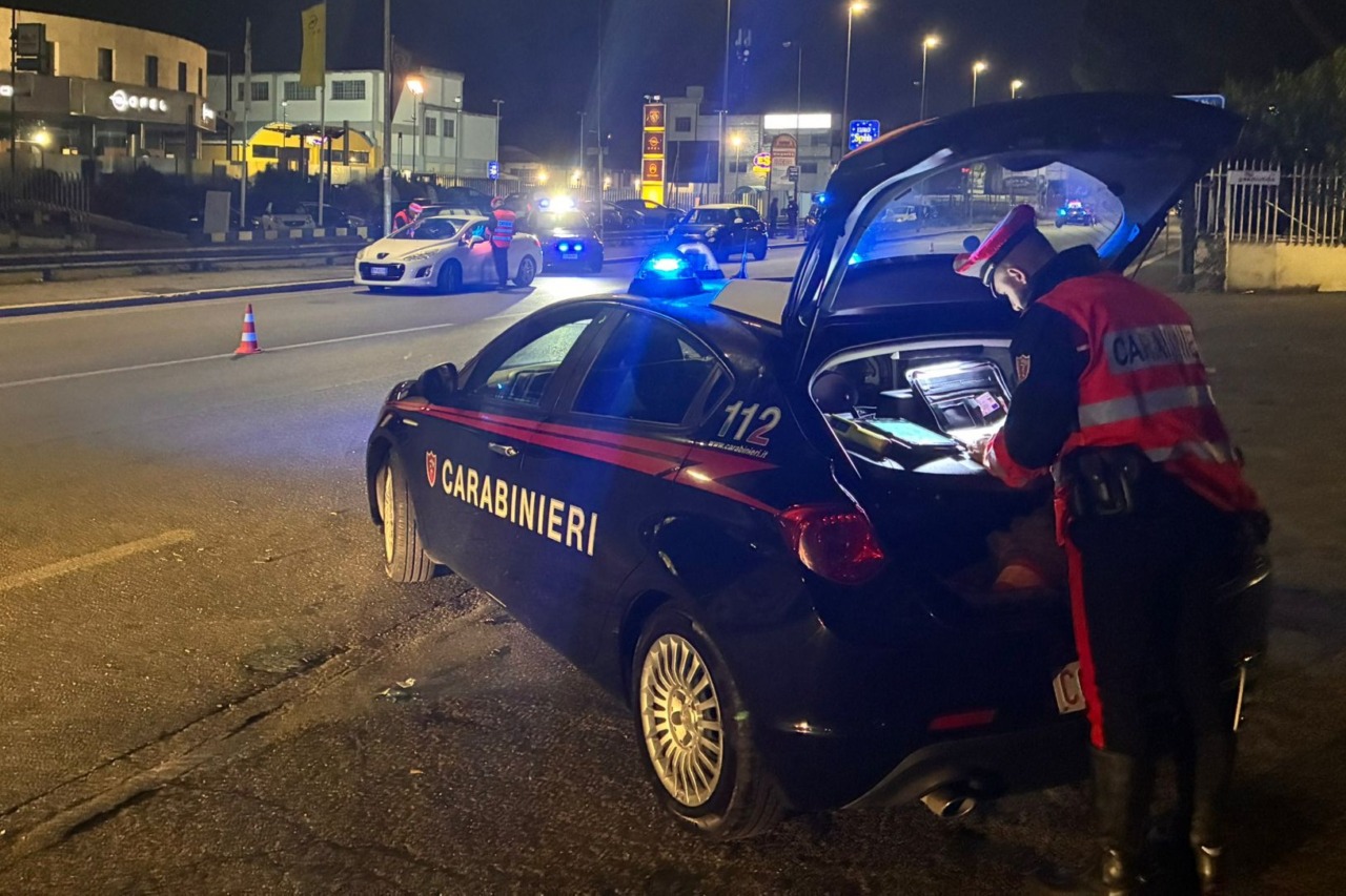 29enne ferito tra botte, coltellate e ustioni a Pinerolo