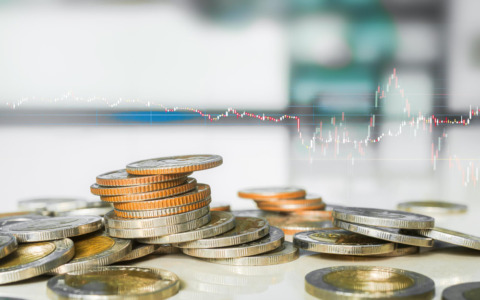 Vivere con 10 euro al giorno: storie di chi calcola ogni spesa