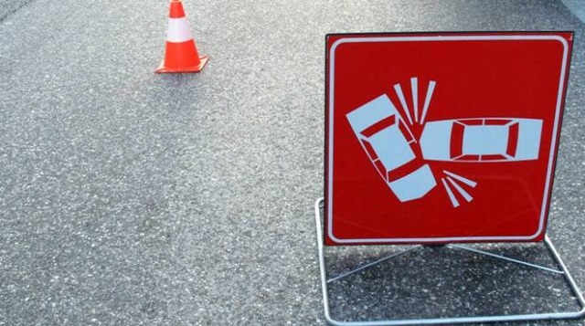 Scontro tra auto sulla Sp222, ferita una donna di 61 anni