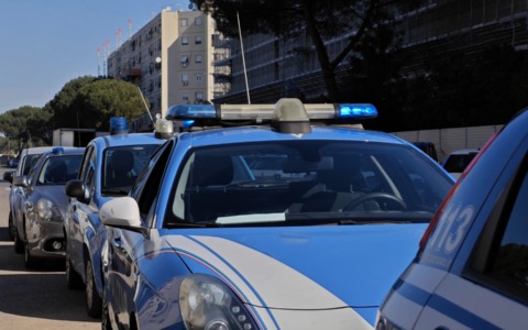 Collana strappata, insegue e travolge due rapinatori: arrestato