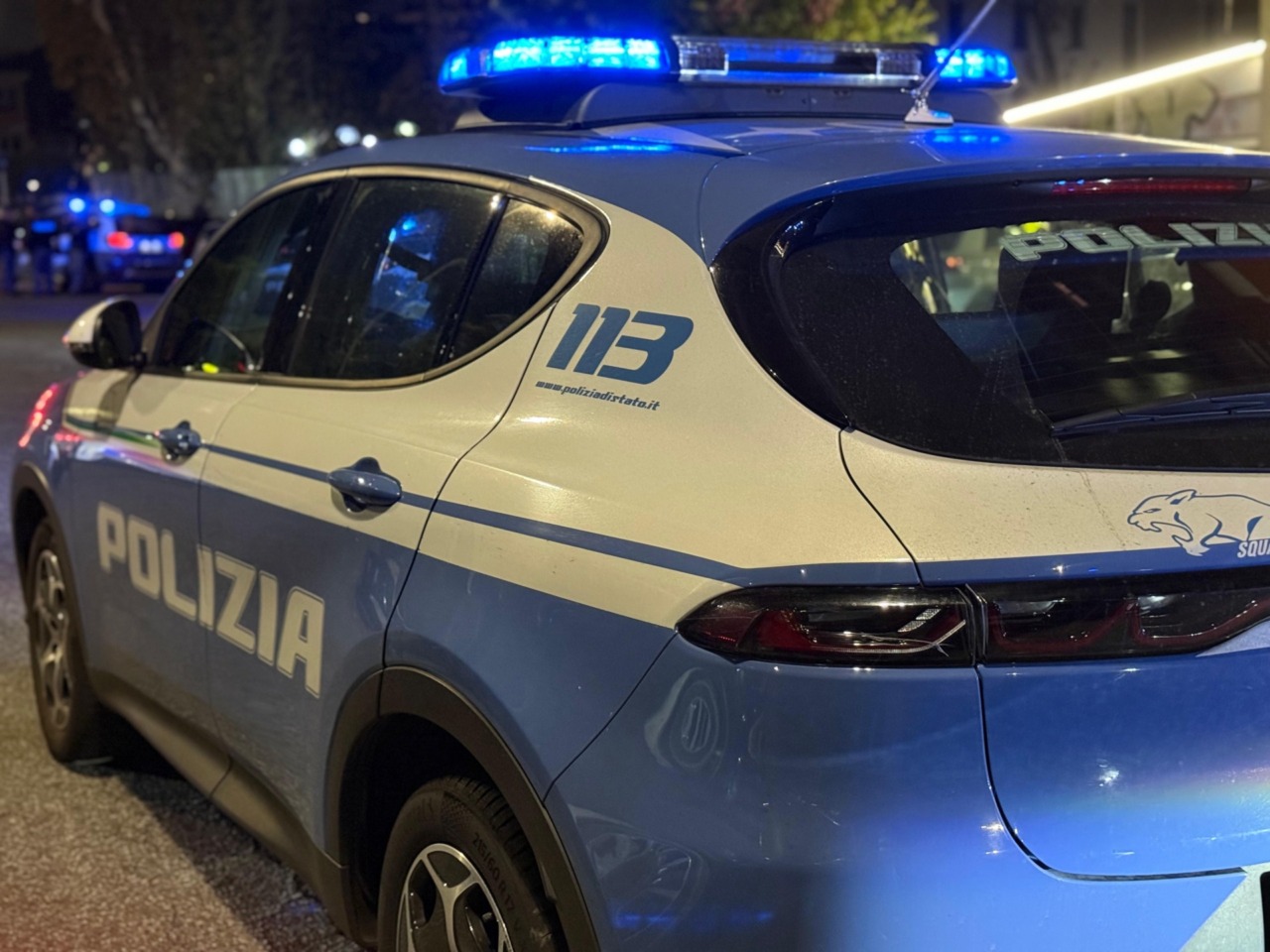 Taxi abusivo fuori da una discoteca: auto confiscata e patente sospesa