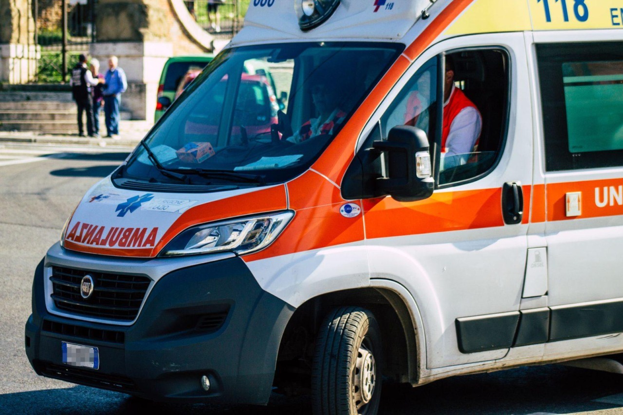 Anziano trovato morto in casa dopo l’allarme dei vicini
