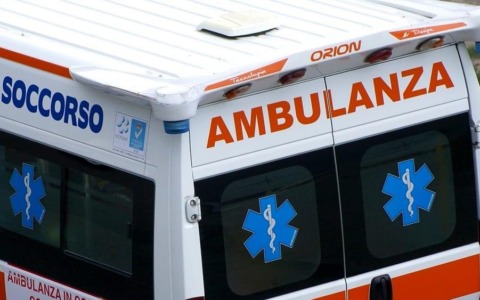 Bimba nasce in casa: il 118 guida i soccorsi a distanza