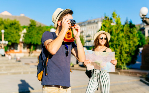 Nudismo, regole e luoghi tra Liguria e Toscana