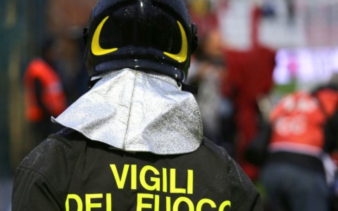Controsoffitto crolla nella cameretta di un bambino