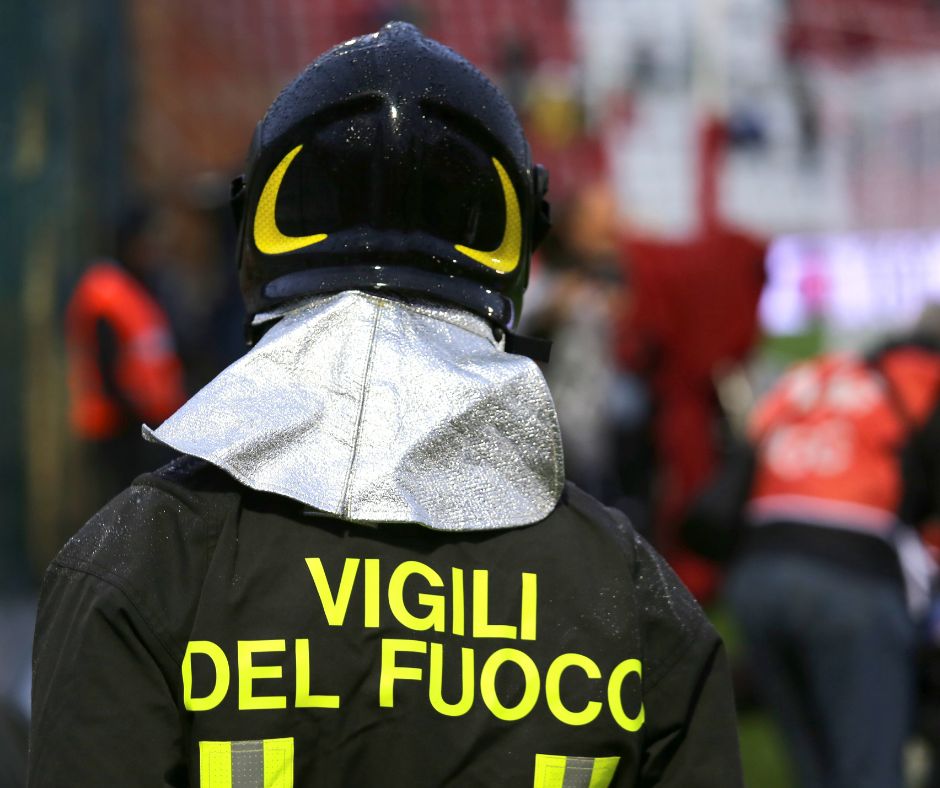 Controsoffitto crolla nella cameretta di un bambino